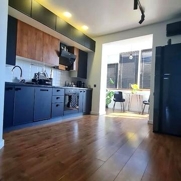 Мостобудівників вул., 18