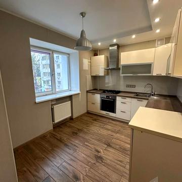 Пономарьова вул., 2/2