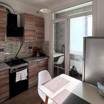 Академіка Писаржевського вул., 8