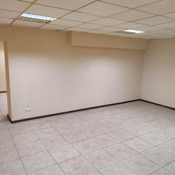 Вокзальна вул., 18