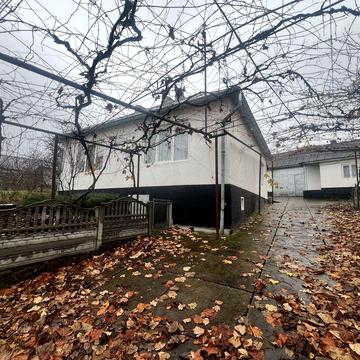 Продаж жилого будинку