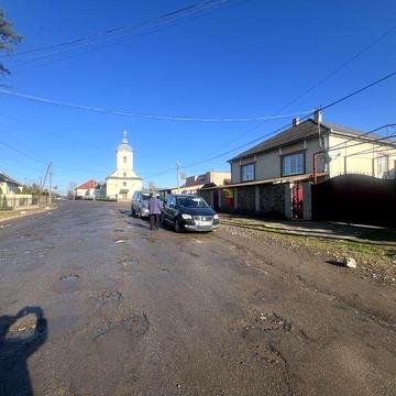 Продаж будинку з магазином у ценрі с. Фанчіково