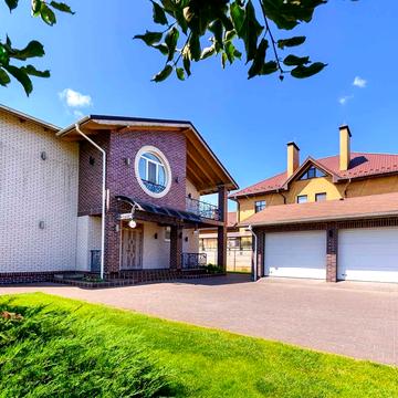 Прикордонна вул., 44