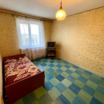 Космонавтів вул., 17