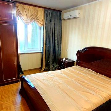 Бердянська вул., 1