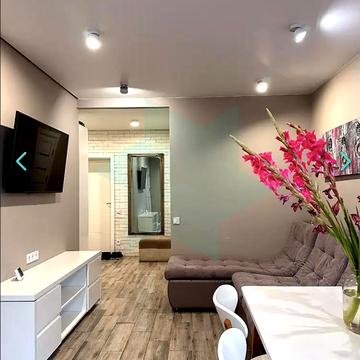 Набережна Перемоги вул., 44