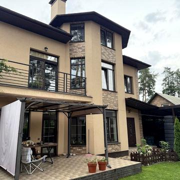 Українська вул., 12