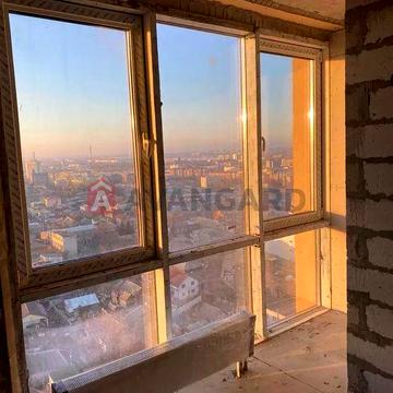 Нова 4-кімнатана квартира в центрі