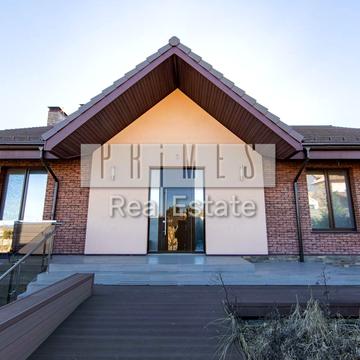 Козача вул., 1