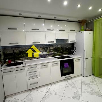 Героїв України вул., 8-А