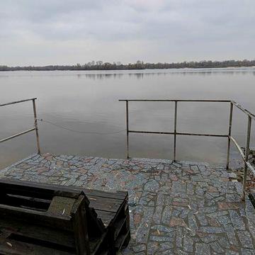 Продам дачу возле Днепра