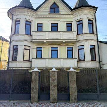 ЕЛІТНА 3 кім. квартира в будинку Клубного типу, поруч Міського Парку