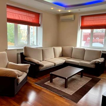 Обсерваторна вул., 8