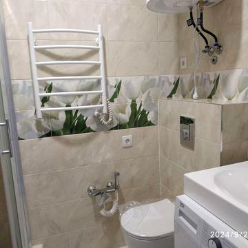 Магістральна вул., 33