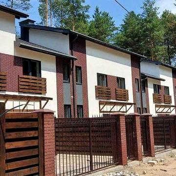 Готовий ТРЕХповерховий ТАУНХАУС з терасою у сосновому лісі