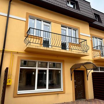 Квітнева вул.