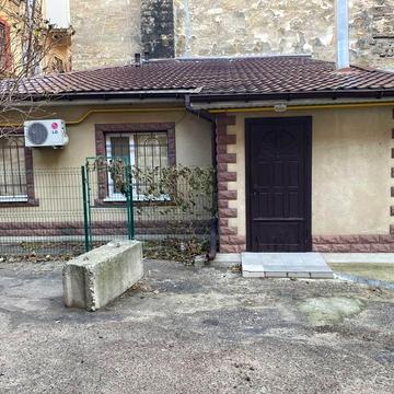 Кіри Муратової вул., 14