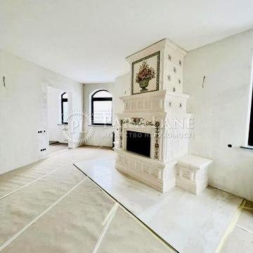 Максима Кривоноса вул., 15