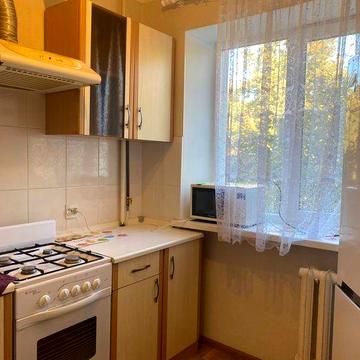 Сдам недорого до лета 2 комнатную квартиру