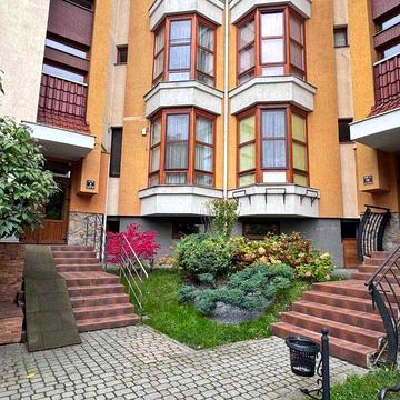 Продаж 5-кімнатної квартири в клубному будинку поблизу «Піскових Озер»