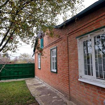 Юрівка, район 25 школи, добротна частина будинку з окр. двором ,комуні