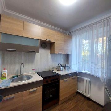 Космонавтів вул., 10