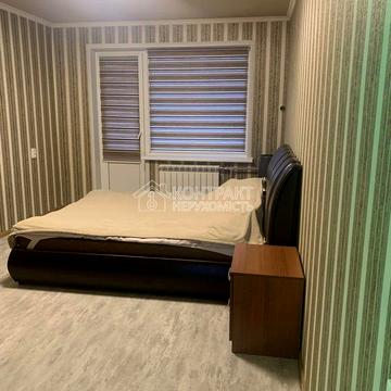 Світла вул., 8