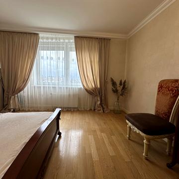 Раїси Окіпної вул., 10