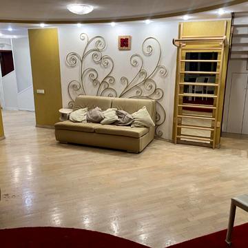 Валерія Лобановського просп. (Червонозоряний), 9/1