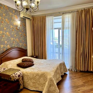 Простора та затишна квартира в центрі міста, Жуковського