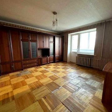 39988  продаж 3 кімнатної квартири по вулиці Спортивна