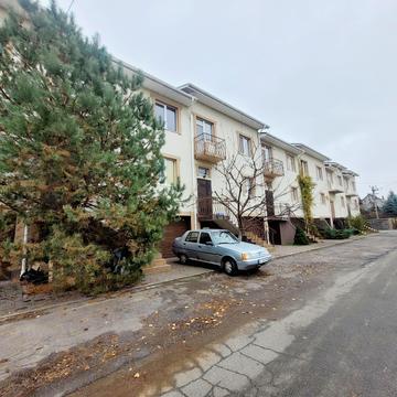 Центральна вул.