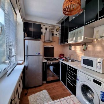 Романа Ратушного вул. (Волгоградська), 21