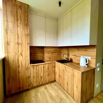 Магістральна вул., 33