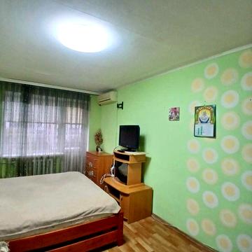 Центр міста поряд парк продам гарну 1 к квартиру