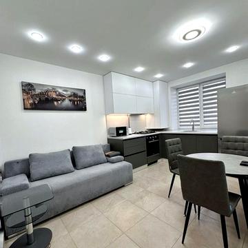 Набережна Перемоги вул., 44п