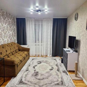 Продам 2х- кім. квартиру на пл.Фестивальній