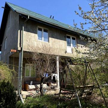 Будинок з великим садом та укриттям, 20 соток землі!