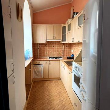 Здаю дві повноцінні кімнатни та кухня студія квартиру на Чайці