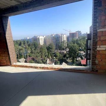 Квартира в центрі міста з терасою і видом на парк.