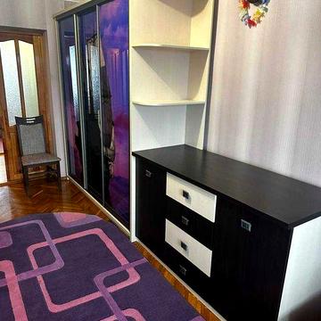 Квартира простора 3-кімнатна