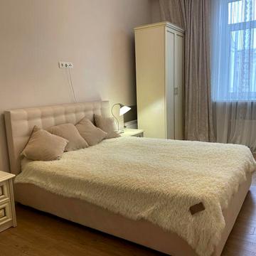 Липки! Вул. Шовковична 13/2. Метро Арсенальне