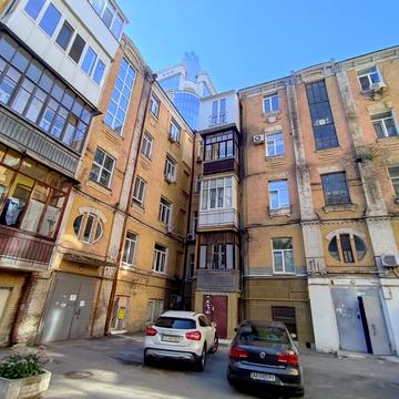 Жилянська вул., 55