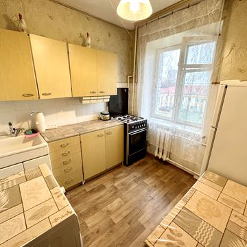 Академіка Навашина вул., 9