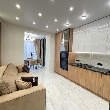 Молодіжна вул., 8