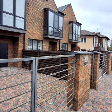 Таунхаус поруч з парком Незнайко площею 94 кв.м. з центр.комунікаціями