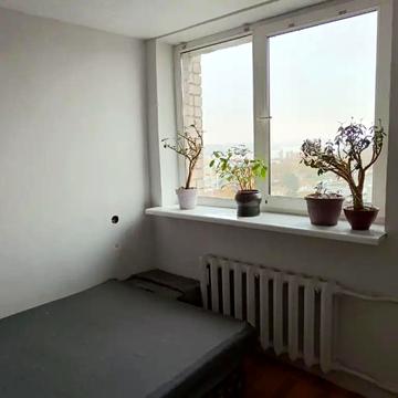 Набережна Перемоги вул., 50