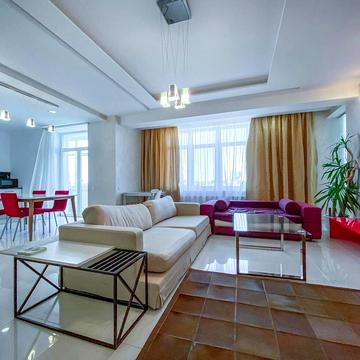 Круглоуніверситетська вул., 3-5