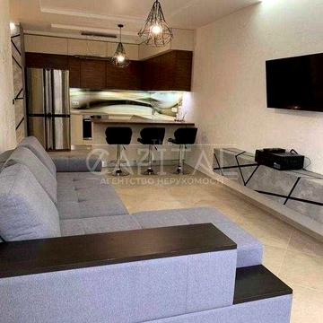 Стильна 2-кімнатна квартира з панорамним видом на Лавру та Дніпро