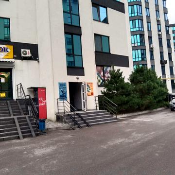 Героїв Небесної Сотні просп., 16а